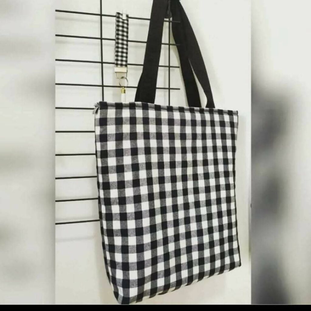 Totebag (15€ - 25€)